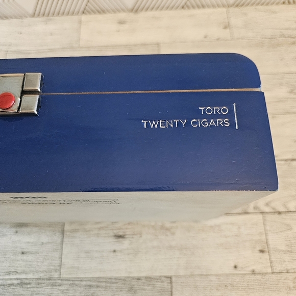 Cohiba Blue Clasico Empty Cigar Box - Picture 4 of 7